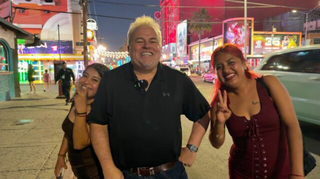 Muž Daily Star Jerry Lawton v meste hriechu Tijuana - kam prúdi Irán a odchádzajú