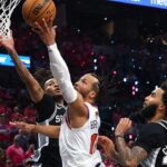 Jalen Brunson strelil 30 gólov, keď Knicks vyhral 1. zápas finále nad Spurs