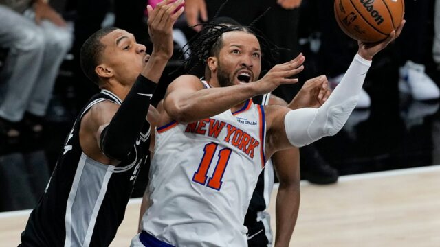 Jalen Brunson z Knicks má v prvej štvrtine finále NBA strach zo zranení
