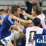 APTOPIX Japonsko Holandsko WCup SoccerJaponský hráč Koki Ogawa, vľavo, oslavuje so svojimi spoluhráčmi druhý gól svojho tímu proti Holandsku počas futbalového zápasu Svetového pohára skupiny F v Arlingtone, Texas, neďaleko Dallasu, nedeľa 14. júna 2026. (AP Photo/Julio Cortez)