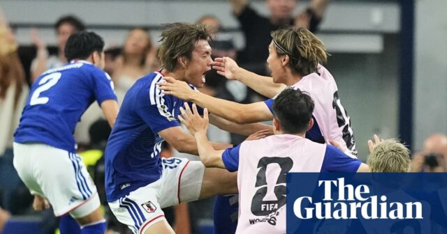 Japonsko odchádza neskoro a nemecká veľkolepá sedmička – Svetový pohár APTOPIX Japonsko Holandsko WCup SoccerJaponský hráč Koki Ogawa, vľavo, oslavuje so svojimi spoluhráčmi druhý gól svojho tímu proti Holandsku počas futbalového zápasu Svetového pohára skupiny F v Arlingtone, Texas, neďaleko Dallasu, nedeľa 14. júna 2026. (AP Photo/Julio Cortez)