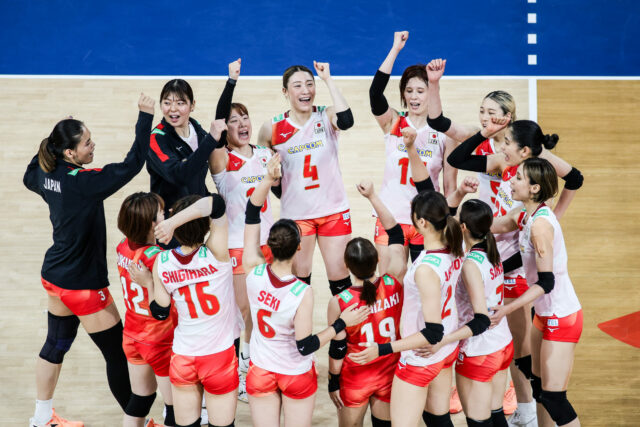 Japonsko uniká Česku, drží perfektnú bilanciu 6:0 Japonsko oslavuje po víťazstve nad Českom vo VNL Women's Week 2 v Pasig City.