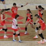 Japonsko v akcii vs Srbsko počas VNL Women's Week 2 vo Philsports Arene.