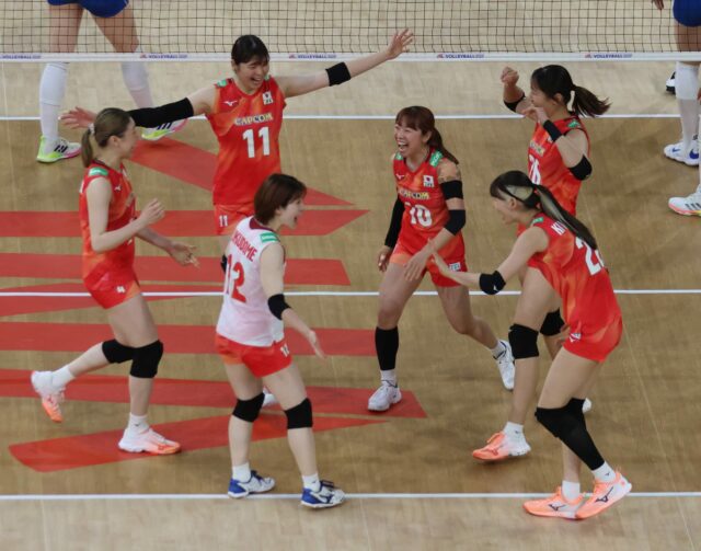 Japonsko zostáva bez prehry 5:0, odvracia Srbsko Japonsko v akcii vs Srbsko počas VNL Women's Week 2 vo Philsports Arene.