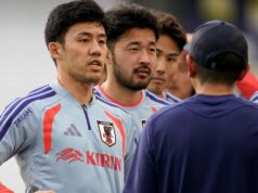 Japonský tréner preberá zodpovednosť za to, že Wataru Endo odchádza domov Japonec Wataru Endo (vľavo) pracuje so svojím tímom počas tréningu v Geodis Parku v Nashville, Tennessee, 8. júna 2026.