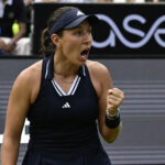 Jessica Pegula z USA oslavuje víťazstvo v semifinálovom zápase ženskej dvojhry proti Bieloruske Aryne Sabalenkovej na turnaji WTA500 Berlin Tennis Open v Berlíne 20. júna 2026. Pegula vyhrala 4:6, 7:6, 0:6.