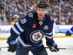 Jonathan Toews oficiálne končí po 16 sezónach NHL a troch Stanley Cupoch Jonathan Toews oficiálne končí po 16 sezónach NHL a troch Stanley Cupoch