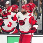 Jordan Staal skóroval dvakrát, keď Hurricanes porazili Golden Knights v zápase 4