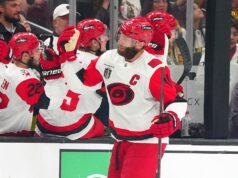 Jordan Staal skóroval dvakrát, keď Hurricanes porazili Golden Knights v zápase 4 Jordan Staal skóroval dvakrát, keď Hurricanes porazili Golden Knights v zápase 4