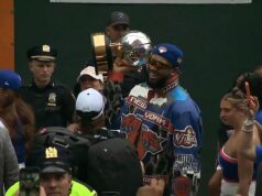 Jubilantní hrdinovia Knicks prichádzajú na vôbec prvý titulový sprievod NBA po tom, čo milióny fanúšikov zatvorili Manhattan, aby mohli nahliadnuť do športovej histórie Jubilantní hrdinovia Knicks prichádzajú na vôbec prvý titulový sprievod NBA po tom, čo milióny fanúšikov zatvorili Manhattan, aby mohli nahliadnuť do športovej histórie