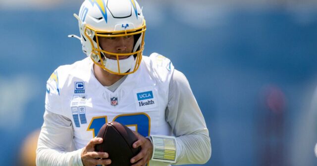 Justin Herbert začína s novým vzhľadom útoku Chargers
