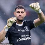 Brankára Aston Villy Emiho Martineza hľadá Juventus po tom, čo mu ušiel Alisson