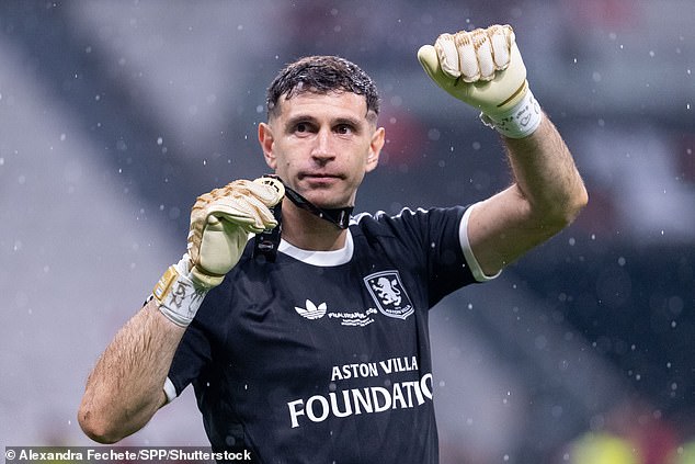 Juventus si posvietil na brankára Aston Villy Emiho Martineza po Brankára Aston Villy Emiho Martineza hľadá Juventus po tom, čo mu ušiel Alisson