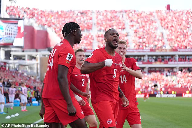 Kanada 1:1 Bosna a Hercegovina: Spoluorganizátori získali svoj prvý bod Keď Cyle Larin strelil vyrovnávajúci gól, boli tam divoké scény osláv