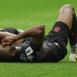 Kanaďan Ismael Kone reaguje na zemi po zranení počas zápasu B-skupiny majstrovstiev sveta vo futbale proti Kataru vo Vancouveri v Britskej Kolumbii vo štvrtok 18. júna 2026.