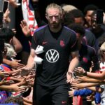 Kapitán USA vyzýva spoluhráčov z majstrovstiev sveta, aby si tento zážitok užili