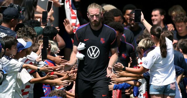 Kapitán USA vyzýva spoluhráčov z majstrovstiev sveta, aby si tento Kapitán USA vyzýva spoluhráčov z majstrovstiev sveta, aby si tento zážitok užili