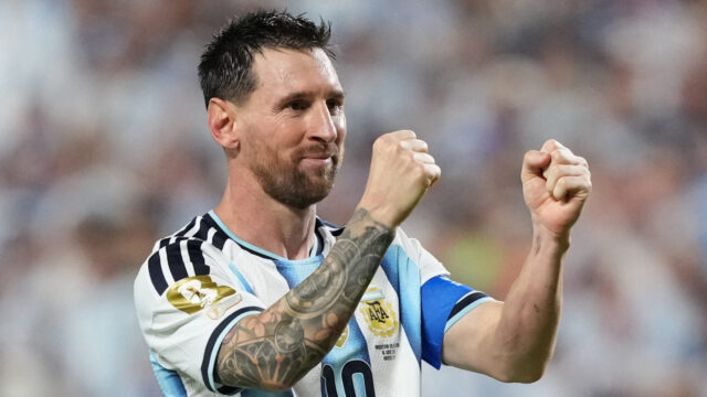 Každý hetrik majstrovstiev sveta v tomto storočí, keď sa Lionel Messi pripojí k elitnej listine
