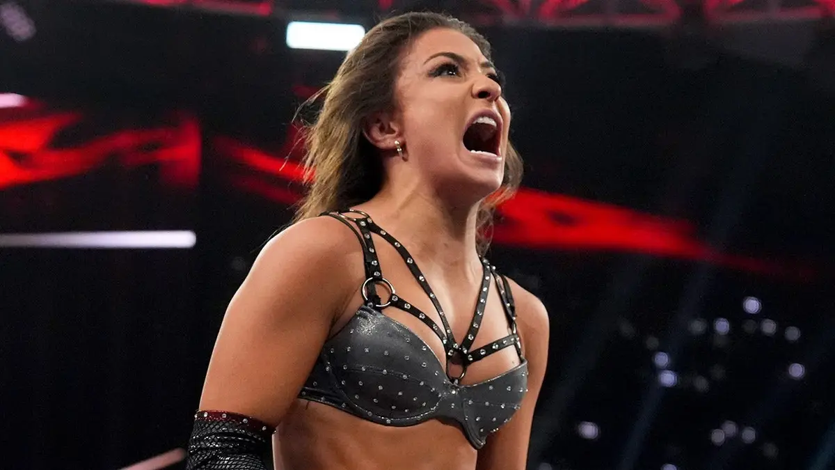 Kendal predvádza wrestlingový pohyb v WWE Performance Center v Orlande na Floride