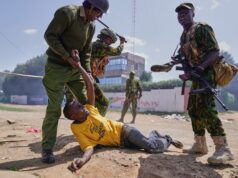 Kenská polícia zasiahla proti protestu proti americkému centru Ebola v Nanyuki | EbolaNews Kenská polícia zasiahla proti protestu proti americkému centru Ebola v Nanyuki | EbolaNews