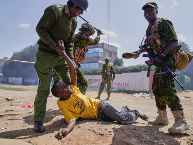 Kenská polícia zasiahla proti protestu proti americkému centru Ebola v Nanyuki | EbolaNews
