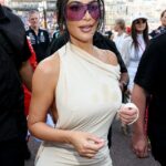 Kim Kardashian nechala fanúšikov F1 vidieť po tom, čo v Monaku zrejme ukradla vodičovi uterák