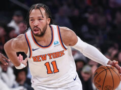 Knicks vs. Spurs Game 1 Props: Tri najlepšie stávky na finále NBA 25. decembra 2023; New York, New York, USA; Strážca New York Knicks Jalen Brunson (11) dribluje počas prvého štvrťroka proti Milwaukee Bucks v Madison Square Garden. kredity: Vincent Carchietta-USA TODAY Sports