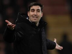 Komentáre Andoniho Iraolu upozornili hviezdy Liverpoolu 10-slovným dopytom BOURNEMOUTH, ANGLICKO - 24. JANUÁRA: Andoni Iraola, hlavný tréner/manažér Bournemouthu, reaguje počas zápasu Premier League medzi Bournemouthom a Liverpoolom na Vitality Stadium 24. januára 2026 v anglickom Bournemouthe. (Foto Catherine Ivill - AMA/Getty Images)