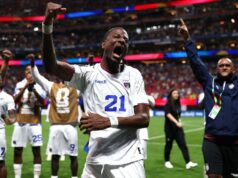 Komentátor ITV potláča slzy po veľkom šoku z majstrovstiev sveta na Kapverdách | Futbal | Šport Komentátor ITV potláča slzy po veľkom šoku z majstrovstiev sveta na Kapverdách | Futbal | Šport