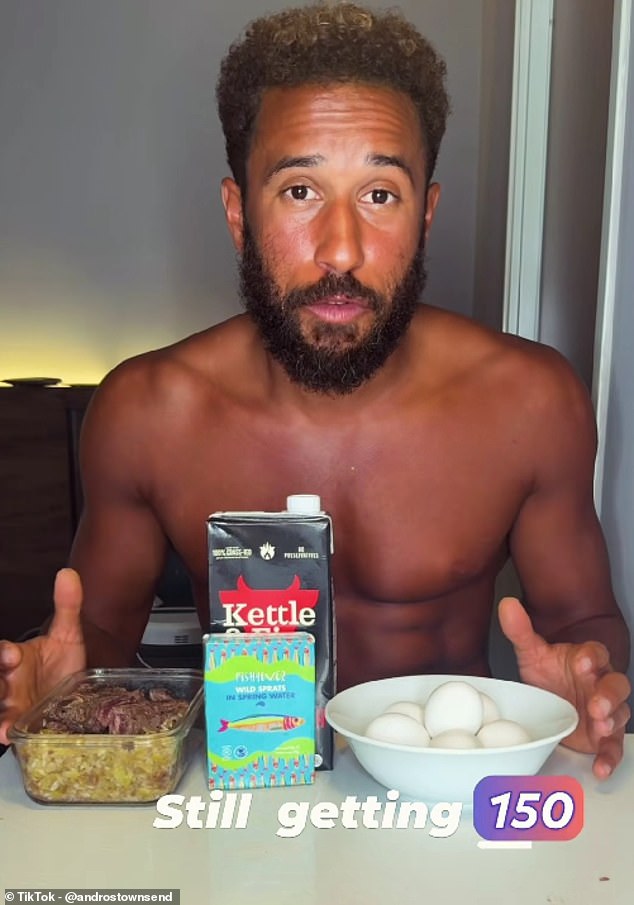Komentátor Svetového pohára ITV mätie fanúšikov bizarnými stravovacími návykmi, zatiaľ Andros Townsend nechal ľudí, ktorí bojovali s jeho diétou, na komentátorskej povinnosti v Mexiku