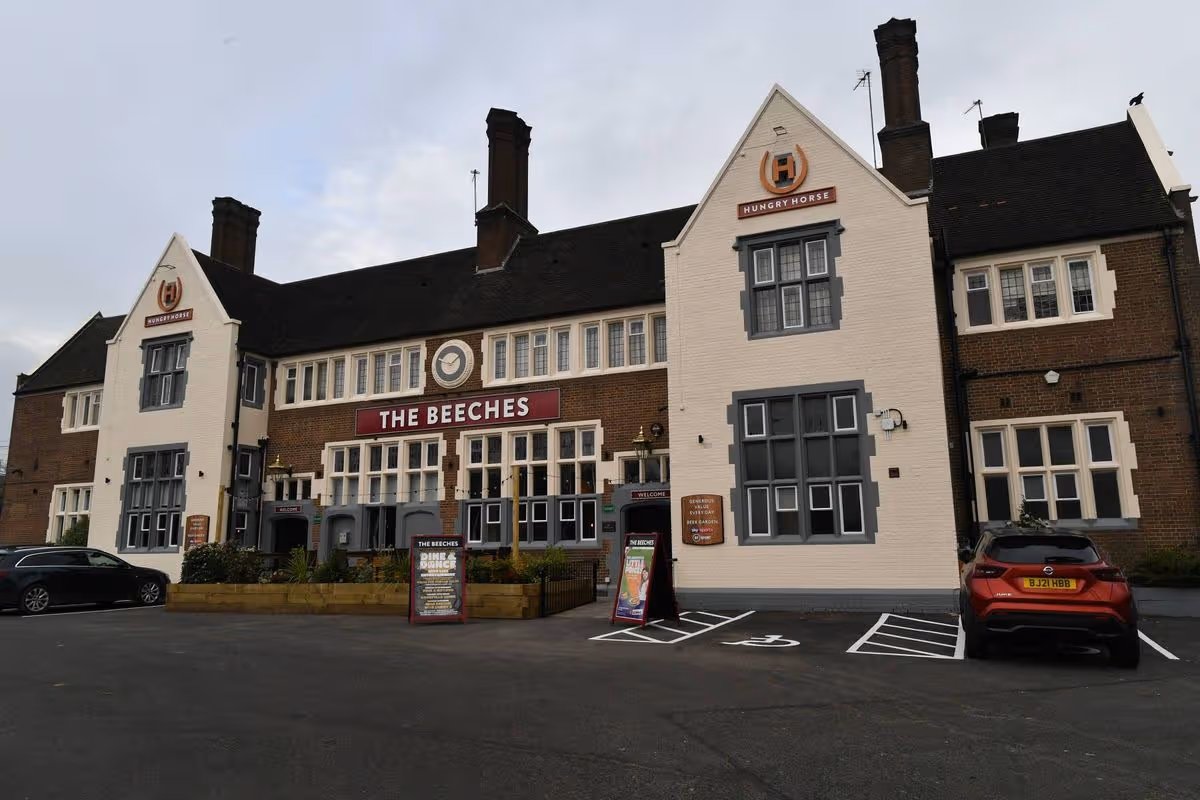 The Beeches pub pri Thornbridge Avenue, kde došlo k bitke počas zápasu Anglicko proti Ghane