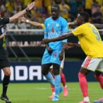 Kto je hlavným rozhodcom v zápase 32. kola Majstrovstiev sveta vo futbale 2026 medzi Brazíliou a Japonskom?