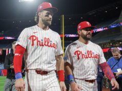 Kyle Schwarber triafa homeruny, Bryce Harper bicykluje vo Phillies Kyle Schwarber triafa homeruny, Bryce Harper bicykluje vo Phillies