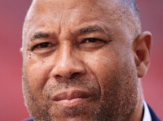 Legenda Anglicka a Liverpoolu John Barnes odhaľuje boj s rakovinou prostaty LIVERPOOL, ANGLICKO - 11. MÁJ: Bývalý hráč Liverpoolu John Barnes sa pozerá počas zápasu Premier League medzi Liverpool FC a Arsenal FC na Anfielde 11. mája 2025 v Liverpoole v Anglicku. (Foto: Simon Stacpoole/Offsajd/Offsajd cez Getty Images)