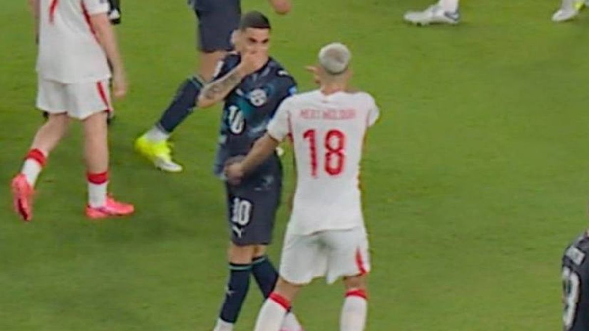 Miguel Almiron bol vylúčený za to, že si zakrýval ústa, keď hovoril so súperom na majstrovstvách sveta
