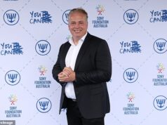 Legenda futbalu Mark Bosnich bol hospitalizovaný po tom, čo sa postup na majstrovstvá sveta veľmi pokazil Markovi Bosnichovi pomáhali z ihriska po tom, čo utrpel vážne zranenie nohy počas propagačného podujatia Svetového pohára v Sydney