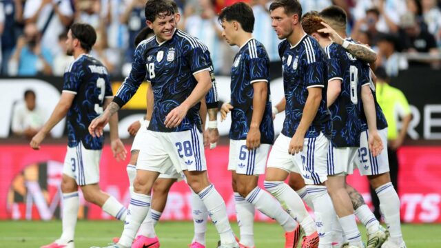 Lionel Messi sleduje, ako Argentína poráža Honduras v prípravnom zápase na Majstrovstvá sveta vo futbale 2026; hodnotenia hráčov
