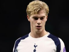 Lucas Bergvall po tom, čo povedal Spurs, že chce odísť, videl brutálnu prestupovú realitu Tottenhamu Lucas Bergvall počas zápasu Tottenhamu Hotspur