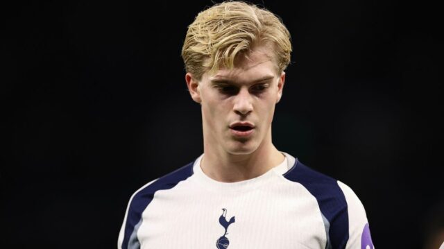 Lucas Bergvall počas zápasu Tottenhamu Hotspur