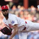 3. júna 2026; Philadelphia, Pensylvánia, USA; Nadhadzovač Philadelphie Phillies Cristopher Sanchez (61) hádže ihrisko proti San Diego Padres počas štvrtej zmeny v Citizens Bank Park. Povinný kredit: Bill Streicher-Imagn Images