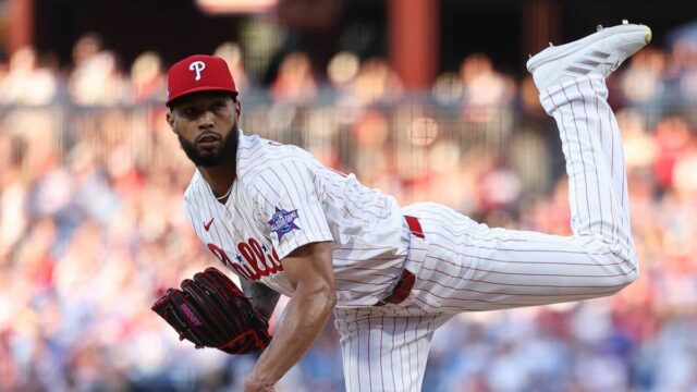 3. júna 2026; Philadelphia, Pensylvánia, USA; Nadhadzovač Philadelphie Phillies Cristopher Sanchez (61) hádže ihrisko proti San Diego Padres počas štvrtej zmeny v Citizens Bank Park. Povinný kredit: Bill Streicher-Imagn Images