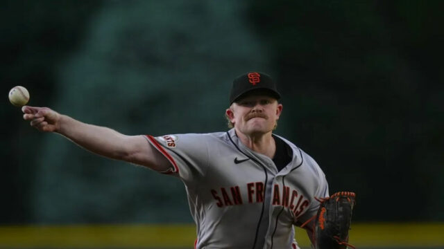 29. mája 2026; Denver, Colorado, USA; Začiatočný nadhadzovač San Francisco Giants Logan Webb (62) zahral v prvej smene proti Colorado Rockies na Coors Field. Povinný kredit: Ron Chenoy-Imagn Images