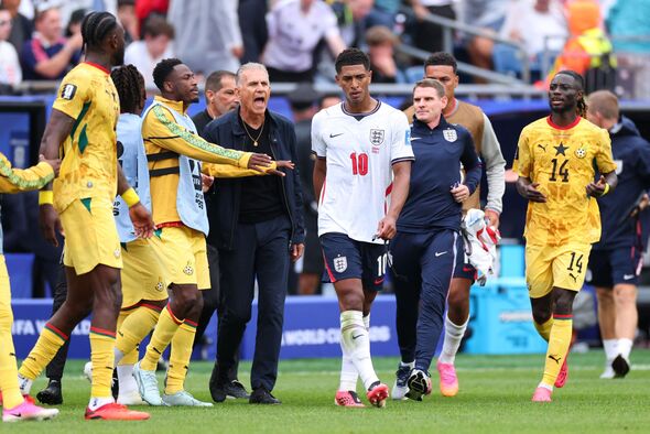 Majstrovstvá sveta naživo: Bellingham obvinený zo začatia krachov, keď Carragher zaútočil na Tuchel