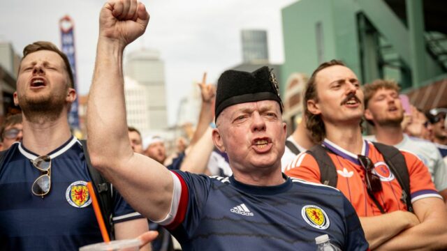 Majstrovstvá sveta naživo: Tartan Army sa pripravuje na Škótsko vs Maroko ako fanúšikovská párty na ulici
