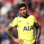 Cristian Romero počas zápasu Premier League medzi Sunderlandom a Tottenhamom Hotspur na Stadium of Light.