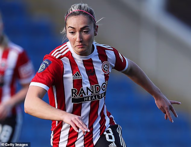 Tréner hráčky Sheffield United Maddy Cusack ju nazval „psycho“, vypočutý výsluch