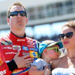 Manželka Kylea Buscha prerušila ticho niekoľko týždňov po smrti vodiča NASCAR