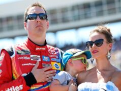 Manželka Kylea Buscha prerušila ticho niekoľko týždňov po smrti vodiča NASCAR Manželka Kylea Buscha prerušila ticho niekoľko týždňov po smrti vodiča NASCAR