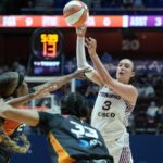 19. júna 2026; Uncasville, Connecticut, USA; Strážkyňa Toronta Tempo Marina Mabrey (3) prihrávala proti Connecticut Sun počas prvého polčasu v Mohegan Sun Arena. Povinný kredit: Gregory Fisher-Imagn Images
