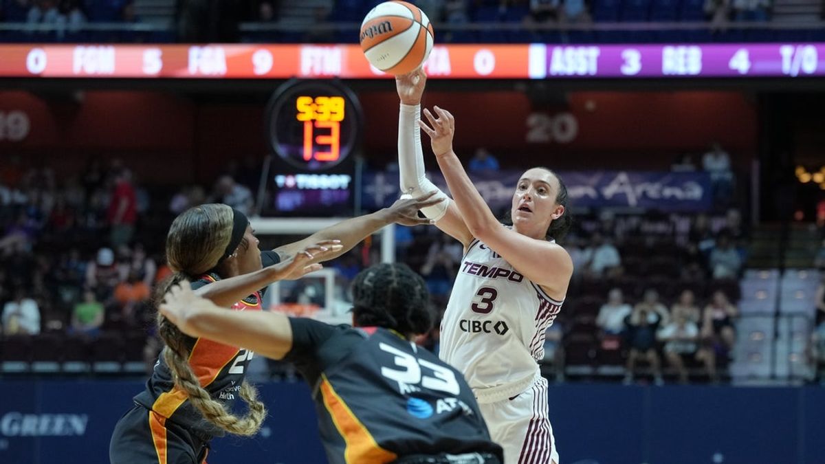 19. júna 2026; Uncasville, Connecticut, USA; Strážkyňa Toronta Tempo Marina Mabrey (3) prihrávala proti Connecticut Sun počas prvého polčasu v Mohegan Sun Arena. Povinný kredit: Gregory Fisher-Imagn Images